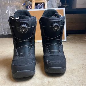 Women's Burton Mint Boa Boot Size 9